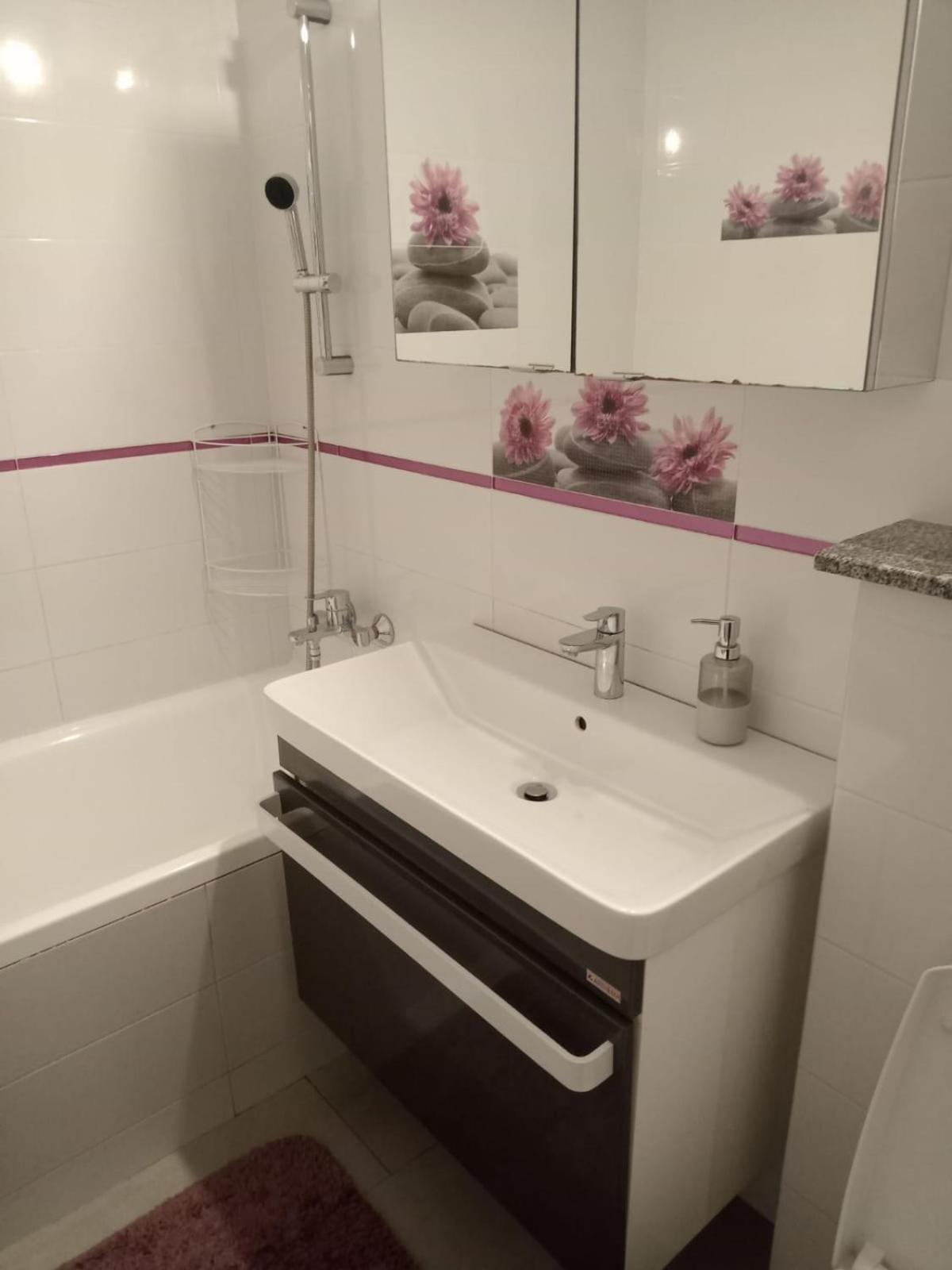 Penti Apartament Сучеава Екстериор снимка