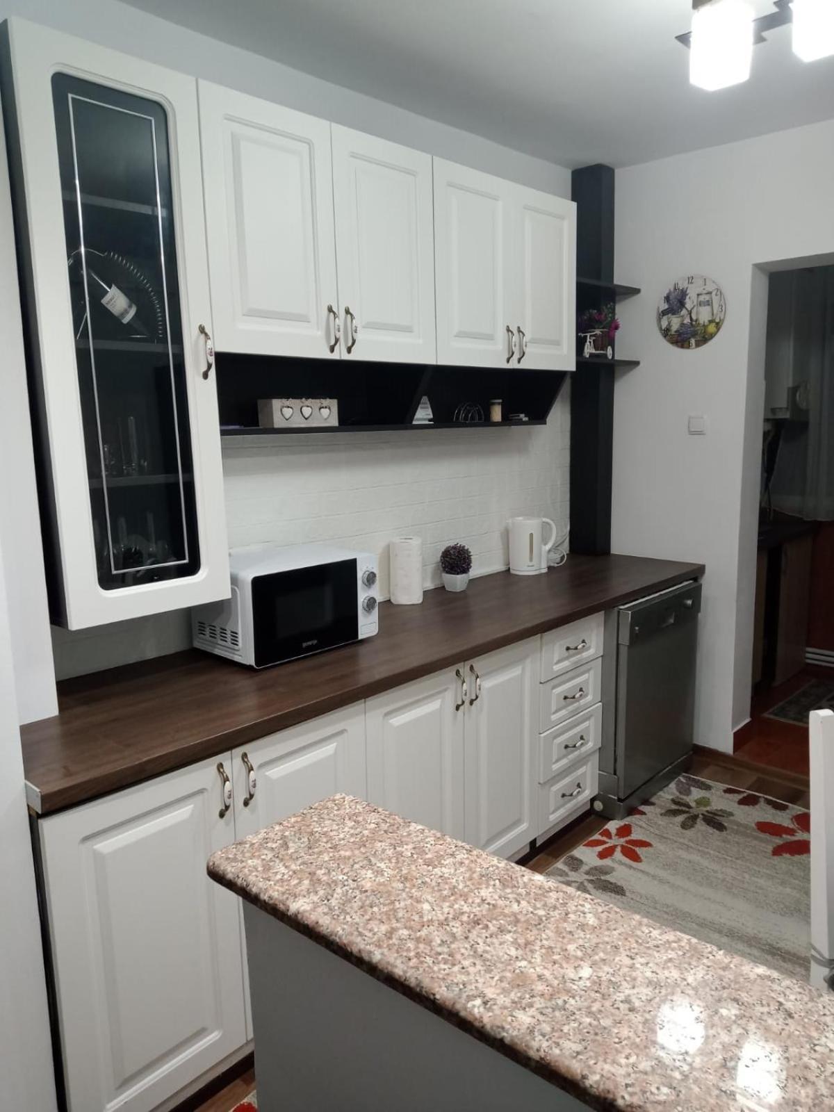 Penti Apartament Сучеава Екстериор снимка
